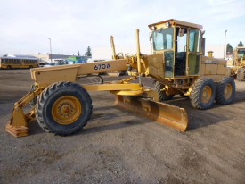 https://www.barnoneauction.com/wp-content/uploads/2017/12/1985-John-Deere-670A-Motor-Grader-e1702678544989.png